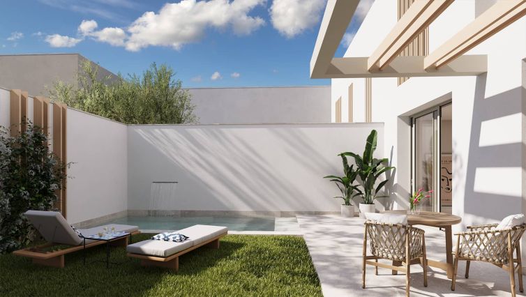 Patio con piscina y hamacas