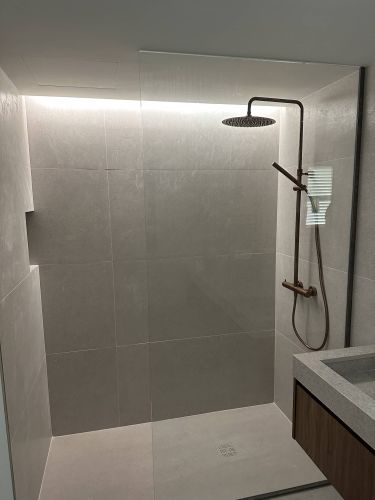 Instalaciones fontanería, cuarto de baño con ducha
